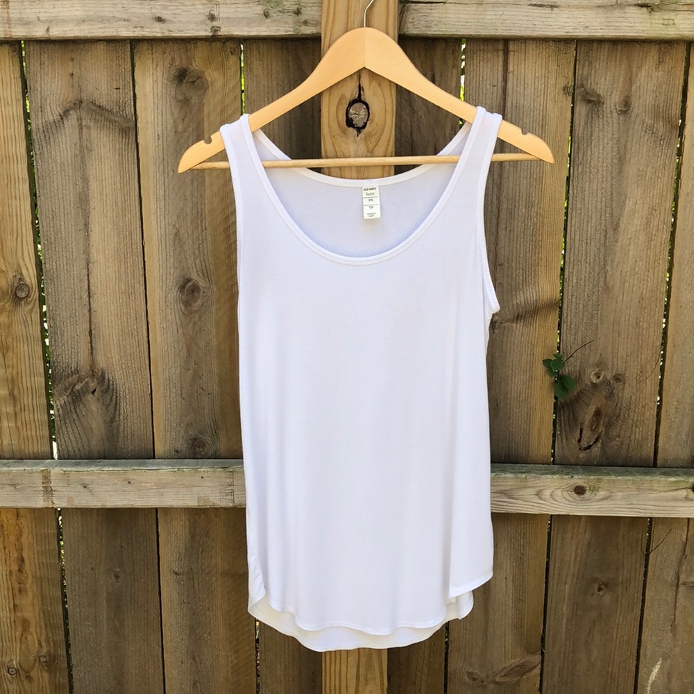 Old Navy White Sleeveless Tank Top with Navy Patterned Scarf - Picture 2 of 8